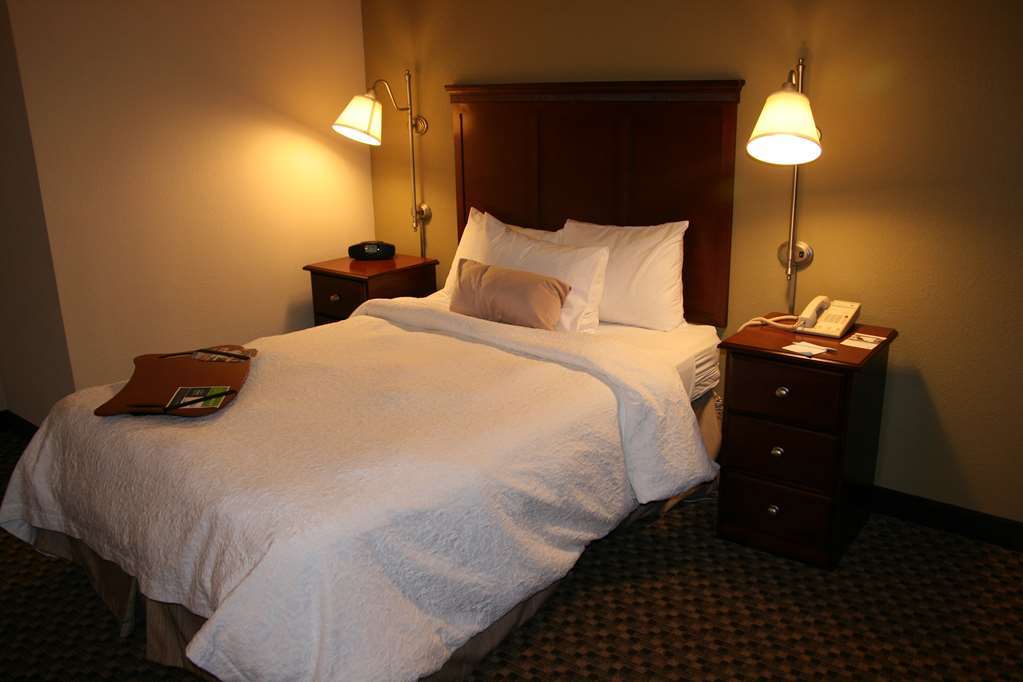 Hampton Inn Detroit Madison Heights South Troy Room photo