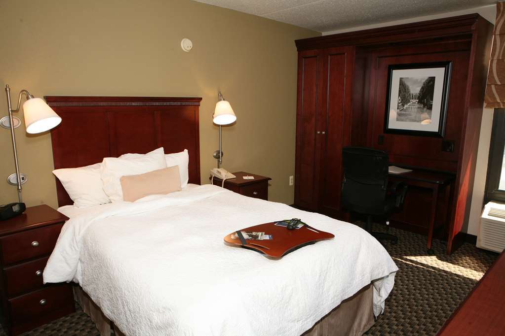 Hampton Inn Detroit Madison Heights South Troy Room photo