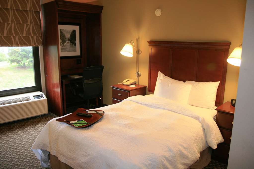 Hampton Inn Detroit Madison Heights South Troy Room photo
